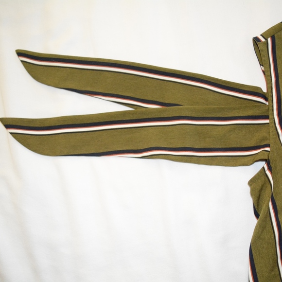 e&m Cold Shoulder Top Green Striped - Picture 4 of 8